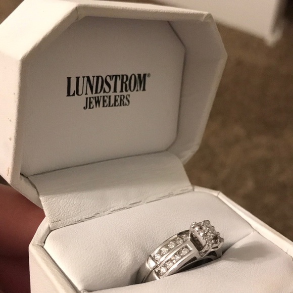 Engagement ring. - Picture 3 of 3